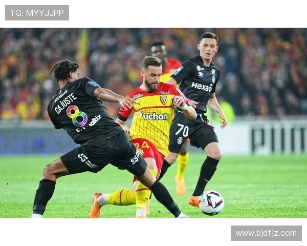 客场不敌马赛丢榜首朗斯各项赛事十连胜终结赛季强势受挫之夜纪实